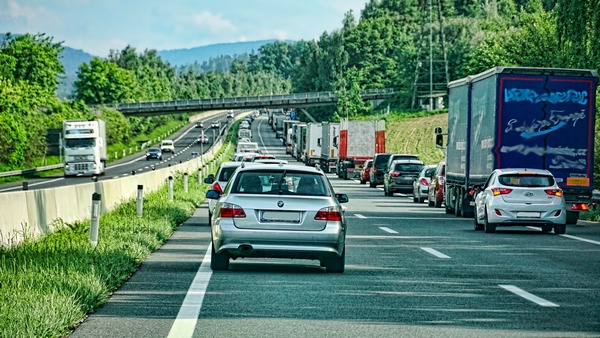 新排出基準導入前の販促効果が鈍化、7月の乗用車市場は前年比・前月比で落ち込む