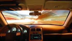 「スマート運転」の時代に終止符？ 静かに進む「運転支援」への転換とその背景
