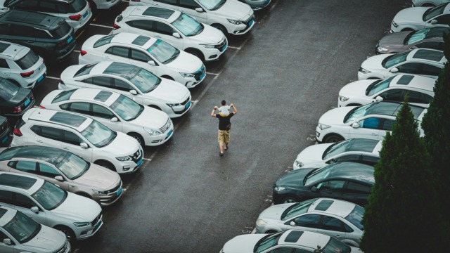商務省、中古車輸出規制を強化——「ゼロキロ中古車」のリスクに注目