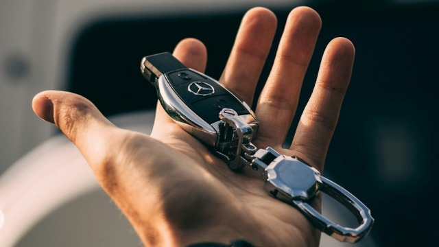 超高級車への消費税課税基準が90万元に引き下げ──輸入車直撃、国産高級モデルにも影響か