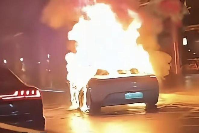 西安でポルシェTaycanが走行中に炎上──ドイツ製EVも逃れられぬ宿命
