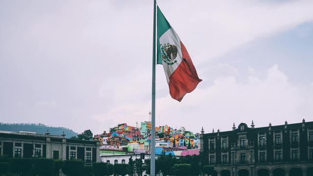 メキシコ、FTA非締結国からの輸入品に追加関税――中国車など対象に最大50％、2026年から実施へ