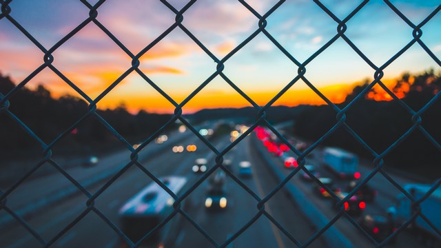 米国防総省、BYD、アリババなどの中国企業リストを一時公表後に撤回 政策の一貫性に疑問浮上