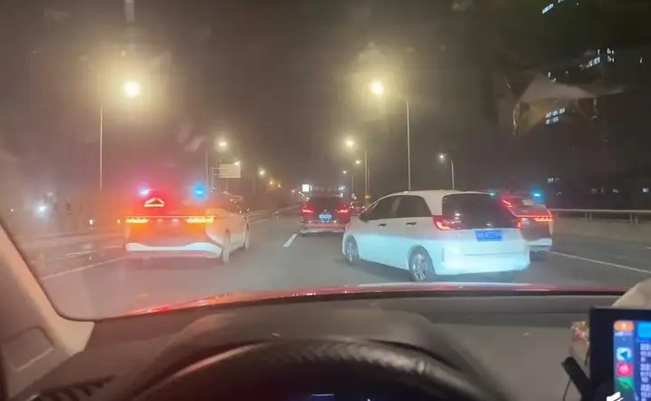 百度の無人運転車「Apollo Go」、武漢で一斉停止――システム障害で大規模渋滞、追突事故も発生